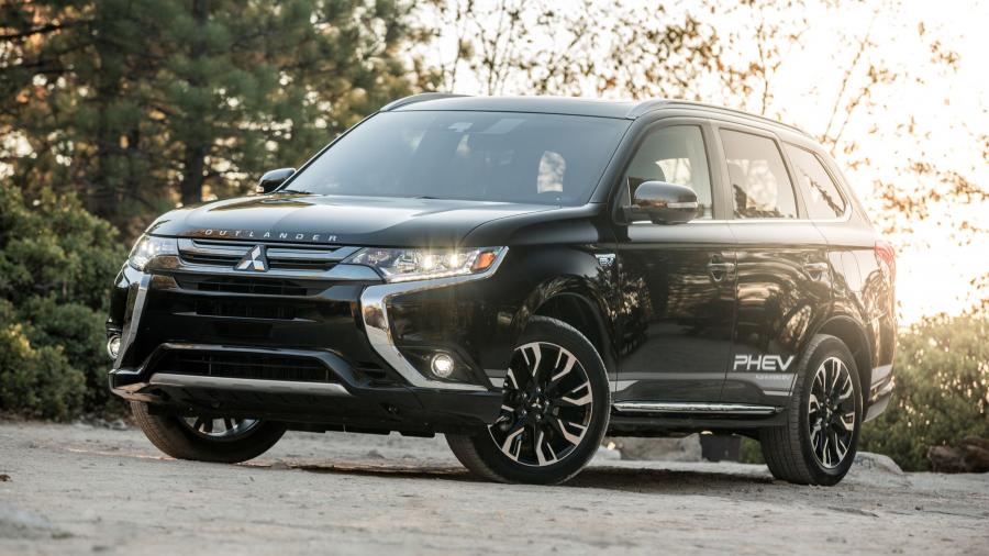  Mitsubishi Outlander PHEV 2017 года  (NA) (фото 36 из 70)
